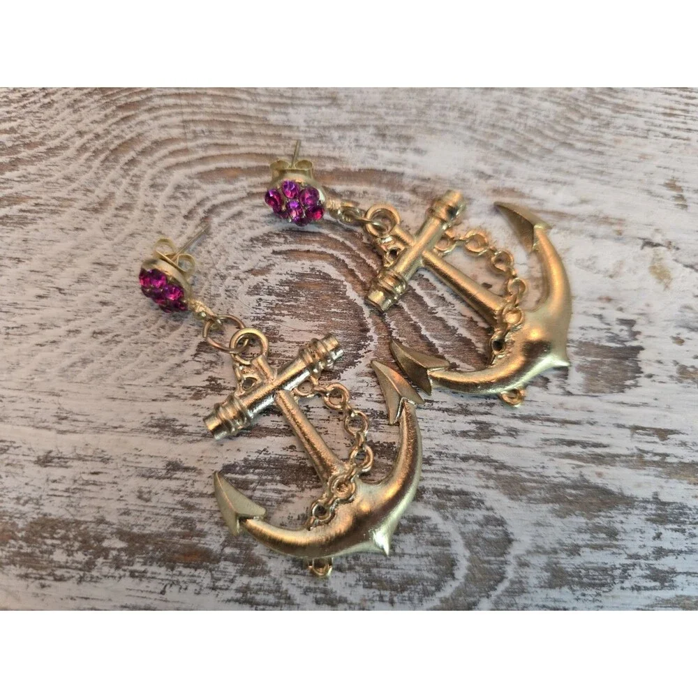 Unbranded gold tone